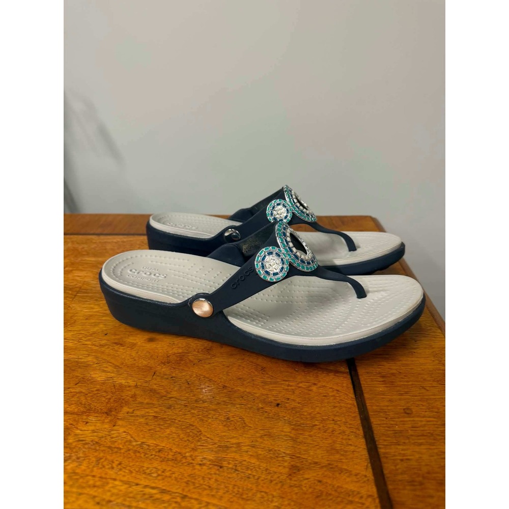 Crocs Sanrah Embellished Wedge Flip Flops Navy Blue Teal Mosaic Womens 9 - Picture 3 of 7